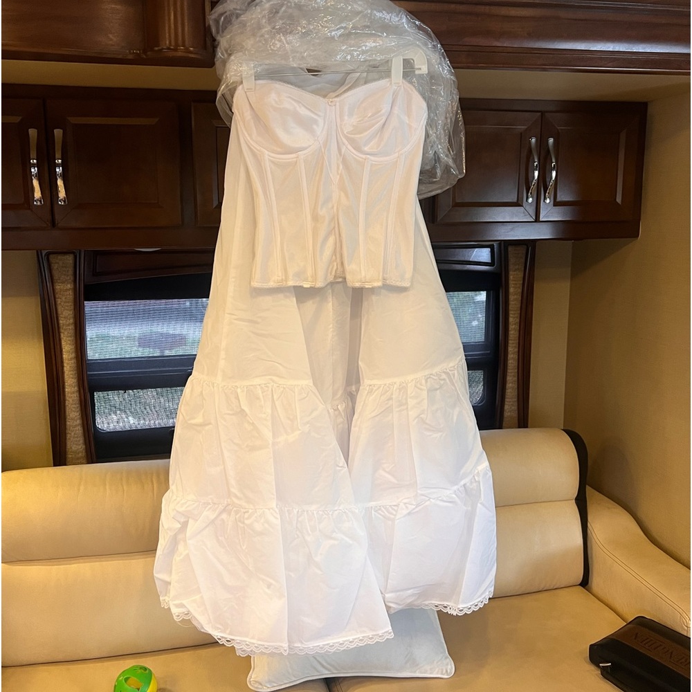 Petticoat with Bra. Bra is a 34DD, and the petticoat is a 12.